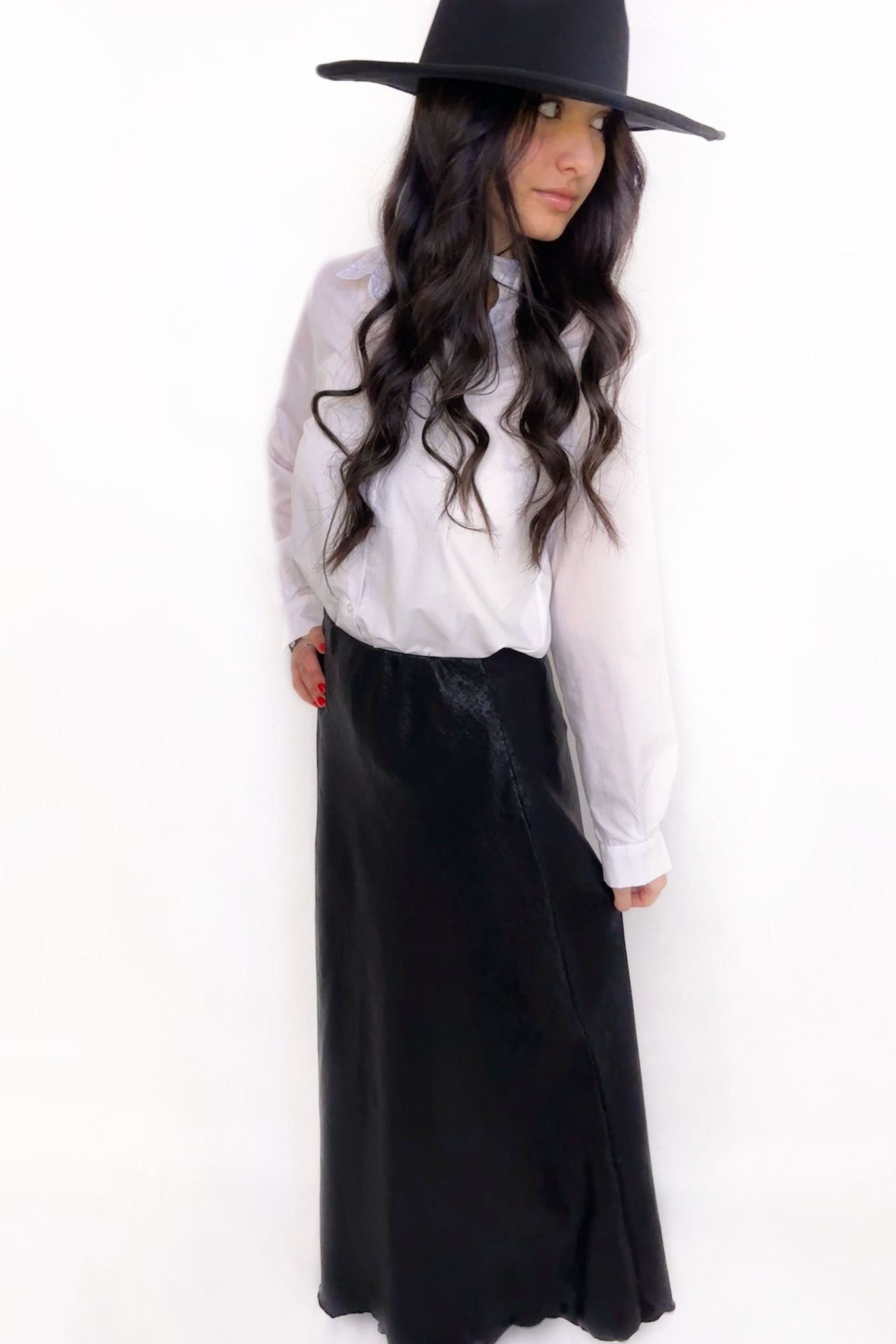 Jupe noire en satin marbré